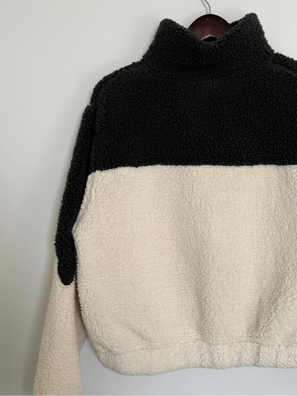Two-Tone Sherpa Pullover Jacket in Black & Cream - Picture 11 of 15
